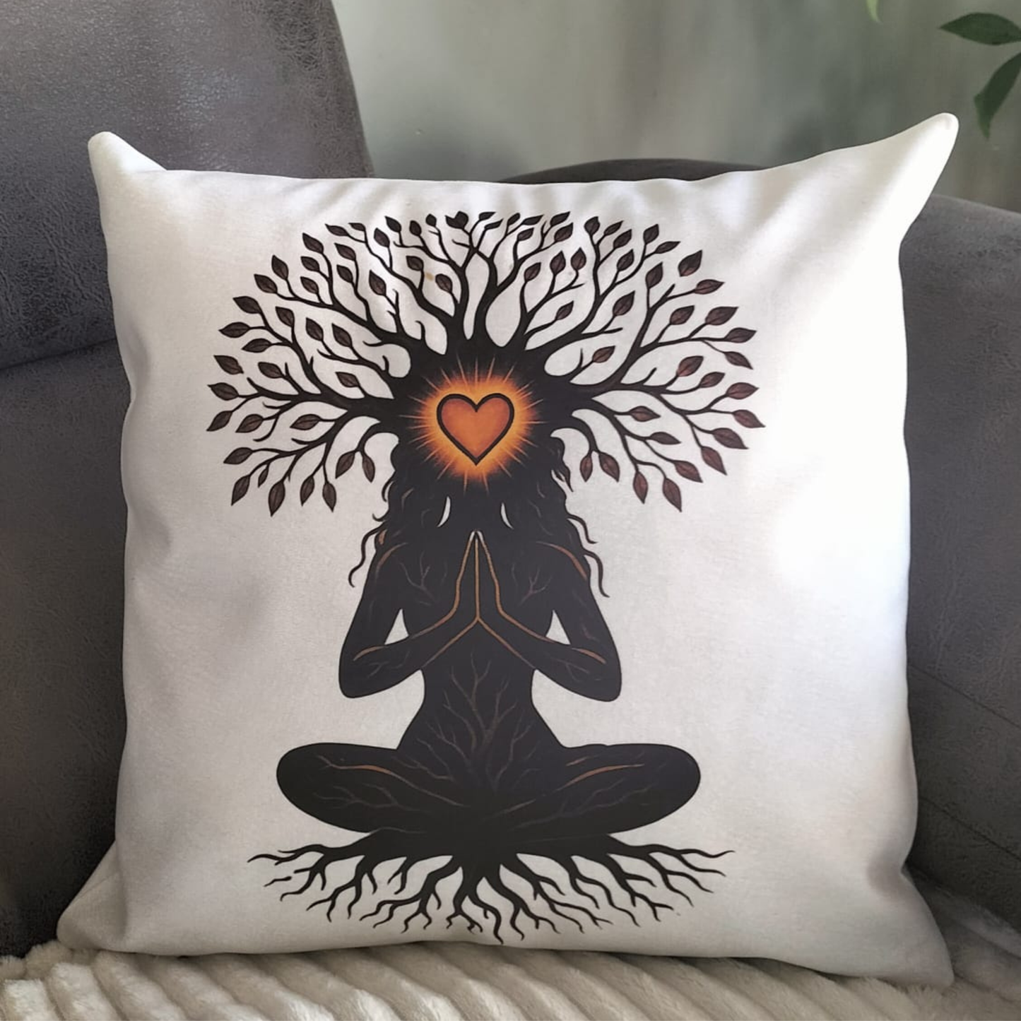 Cojín “Enraíza Tu Calma” – Hogar para el Alma