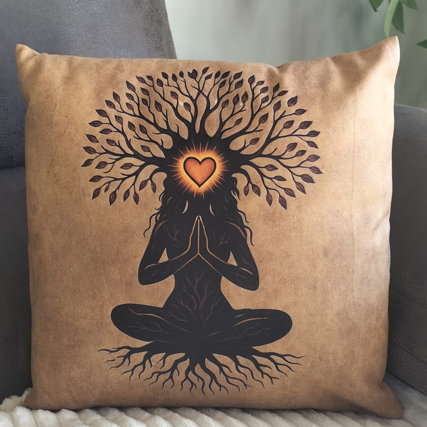 Cojín “Enraíza Tu Calma” – Hogar para el Alma